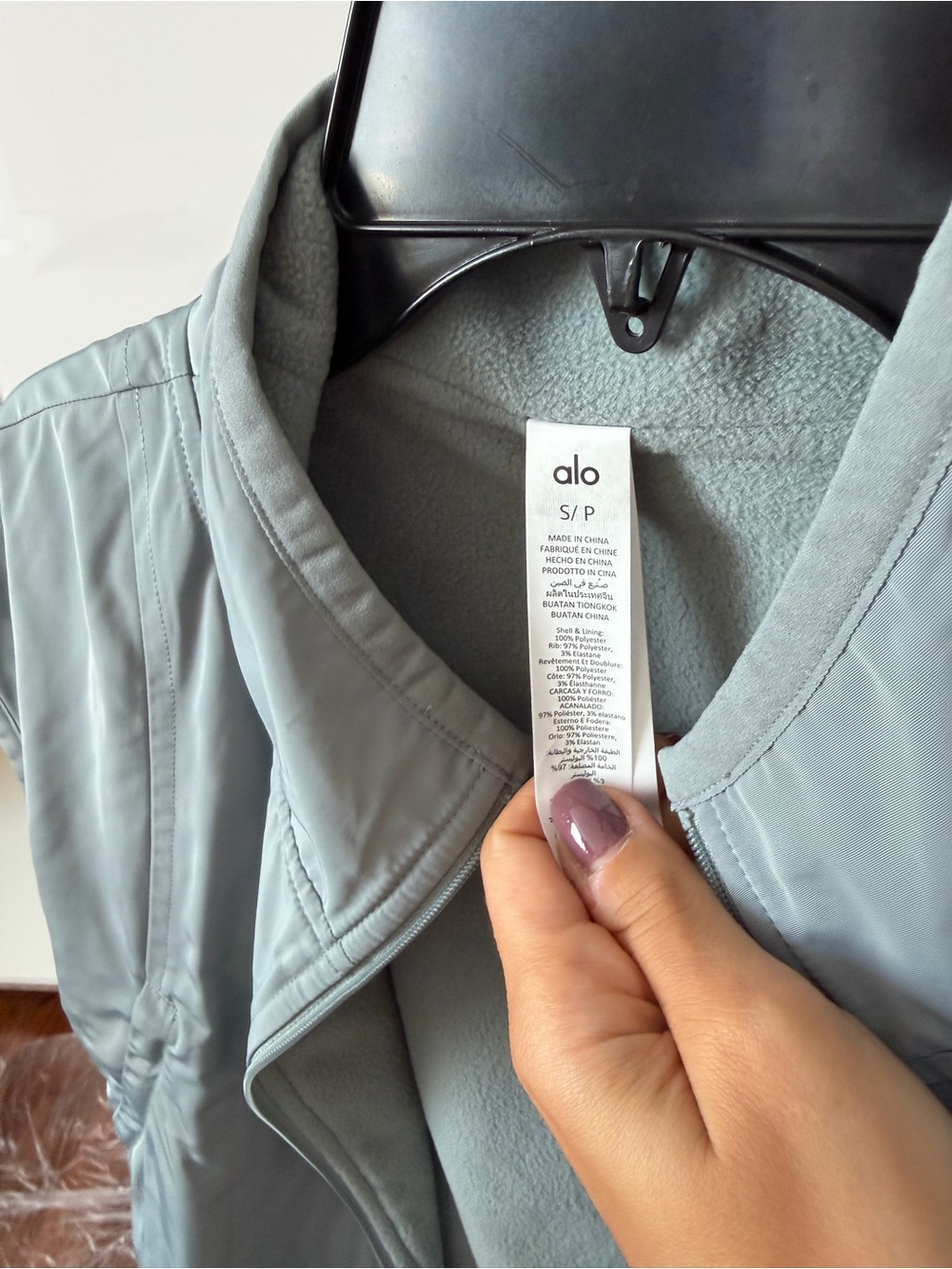 ALO Yoga In Motion Vest - Picture 2 of 3
